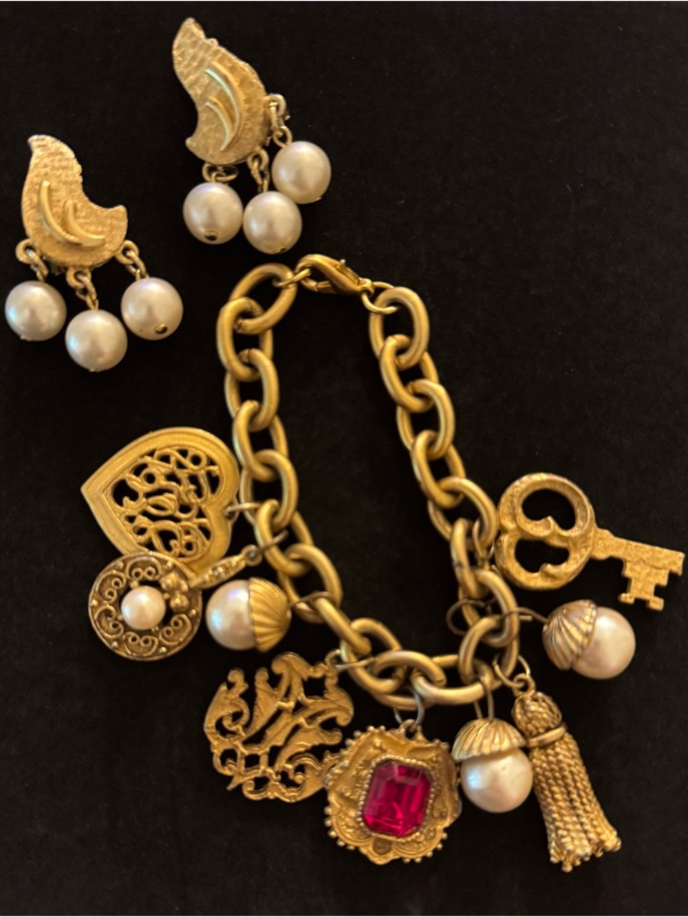 French Etruscan RARE VTG Charm Bracelet - Picture 8 of 12